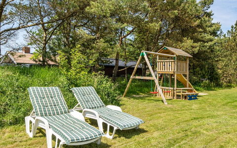Thove - 600M from the Sea: Meubles, Mobilier De Jardin, Jardin, Lot Terre, Chaise, Pelouse, Ombre, Arrière-Cour, Cour