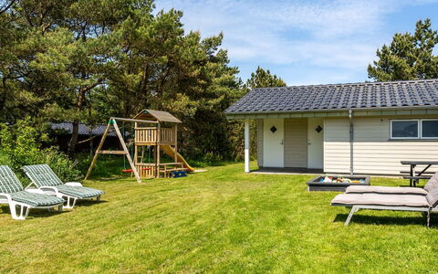 Thove - 600M from the Sea: Domicile, Chalet, Lot Terre, Pelouse, Ombre, Jardin, Cour, Aménagement Paysager, Siding, Biens
