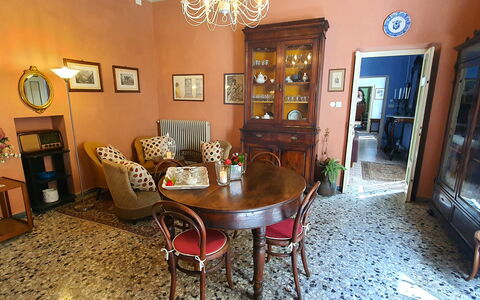 Residenza Otello: Cadre, Meubles, Propriété, Table, Chaise, Canapé, Bois, Éclairage, Design Intérieur, Sol