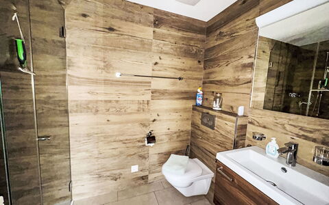 Luxenweid: Sol, Bois, Sol, Design Intérieur, Luminaire Plomberie, Composite, Plomberie, Salle De Bains, Pièce, Évier