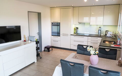 Luxenweid: Meubles, Design Intérieur, Sol, Sol, Cuisine, Comptoir, Bois, Cabinetry, Pièce, Éclairage