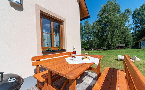 Bára 1: Meubles, Propriété, Fenêtre, Table, Plante, Bâtiment, Bois, Ombre, Mobilier De Jardin, Ciel