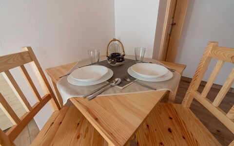 Cilka 2: Meubles, Vaisselle, Luminaire Plomberie, Bois, Vaisselle, Bâtiment, Lavabo, Design Intérieur, Sol, Confort