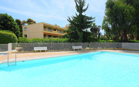 Les Eucalyptus: Piscine, Propriété, Loisir, Immobilier, Bâtiment, Centre De Loisirs, Recours, Maison, Vacances, Appartement