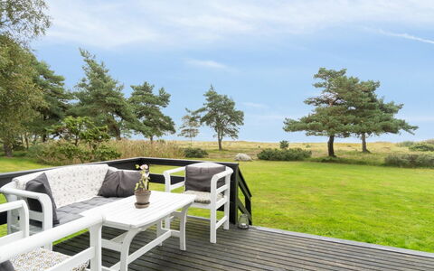 Lycka - 3Km from the Sea: Appartement, Ombre, Balcon, Chaise, Clôture, Mobilier De Jardin, Aluminium, Gazon Artificiel
