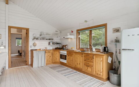 Lycka - 3Km from the Sea: Cuisine, Sol, Comptoir, Appareil De Cuisine, Bois, Meubles, Cabinetry, Plafond, Design Intérieur, Sol