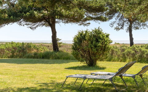 Lycka - 3Km from the Sea: Toit, Maison, Lot Terre, Domicile, Chalet, Biens, Batiments Jardin, Ombre, Cabane En Rondins, Aménagement Paysager