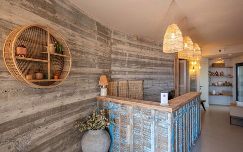 San Lorenzo al Mare 654: Bois, Éclairage, Design Intérieur, Bâtiment, Architecture, Sol, Mur, Salon, Sol, Table