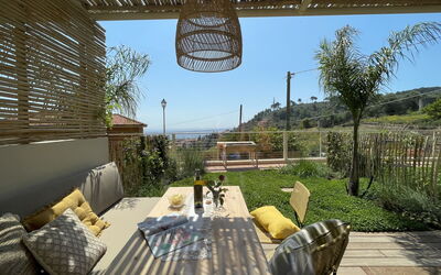 San Lorenzo al Mare 654: Plante, Table, Ciel, Propriété, Meubles, Bâtiment, Ombre, Design Intérieur, Architecture, Chaise