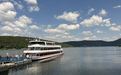 Familie Zinser mit Gartensauna: L'Eau, Nuage, Ciel, Bateau, Architecture Navale, Véhicule, Navire, Lac, Arbre