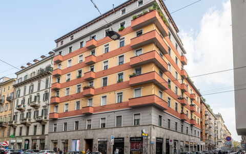 Corso Genova Apartment: Ciel, Bâtiment, Jour, Propriété, Roue, Voiture, Nuage, Fenêtre, Infrastructure