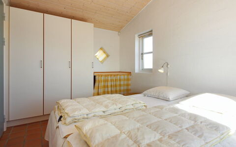 Nille - 100M from the Sea: Mur, Design Intérieur, Bois, Plafond, Chambre, Sol, Lit, Sol, Meubles, Pièce
