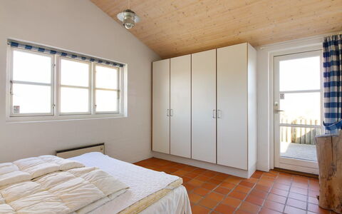 Nille - 100M from the Sea: Design Intérieur, Mur, Sol, Sol, Meubles, Bois, Plafond, Lit, Chambre, Pièce