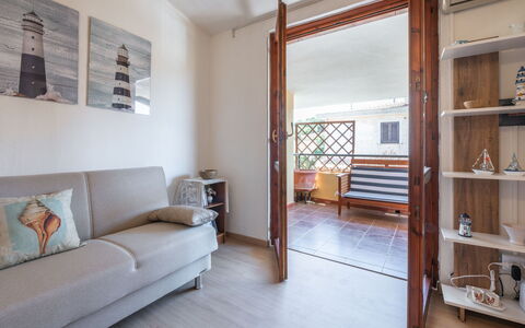 Il Faro Blu: Meubles, Confort, Bois, Textile, Design Intérieur, Sol, Bâtiment, Sol, Ombre, Étagère