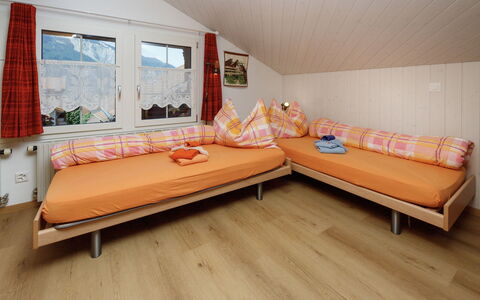 Brienzwiler 125: Meubles, Design Intérieur, Bois, Sol, Pièce, Sol, Canapé, Plafond, Appartement, Salon