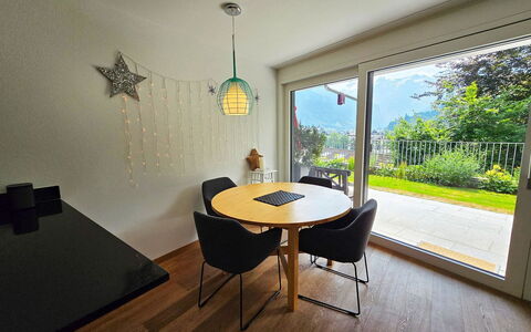 Sonnenbergweg 5: Meubles, Design Intérieur, Sol, Sol, Bois, Chaise, Table, Plafond, Table Cuisine Et Salle A Manger, Parquet