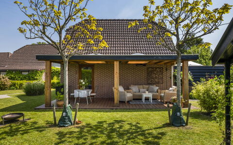 Haus Anni: Nuage, L'Eau, Ciel, Plante, Propriété, Bleu Azur, Paysage Naturel, Piscine, Arbre, Végétation