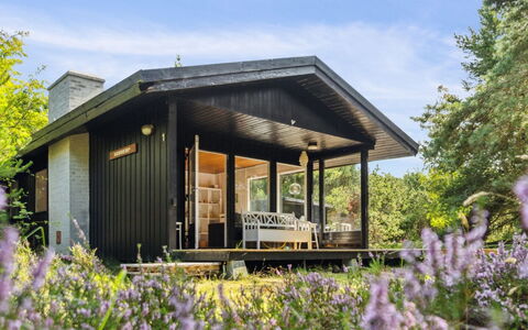 Sofus - 500M from the Sea: Bois, Chalet, Maison, Domicile, Arbuste, Toit, Porche, Jardin, Batiments Jardin