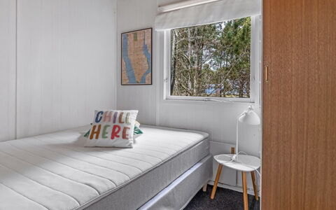 Sofus - 500M from the Sea: Bois, Design Intérieur, Chambre, Lit, Sol, Sol, Drap De Lit, Meubles, Literie, Plafond