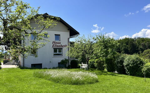 Velden am Wörthersee 37: Ciel, Plante, Propriété, Bâtiment, Fenêtre, Nuage, Paysage Naturel, Arbre, Maison, Lot Terre
