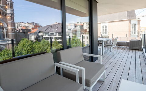 Rochusview.be with Parking and Terrace: Nuage, Plante, Ciel, Bâtiment, Jour, Propriété, Fenêtre, Arbre, Maison, Lot Terre