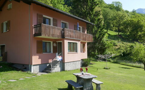 Lara: L'Eau, Bâtiment, Plante, Arbre, Fenêtre, Piscine, Design Urbain, Condominium, Loisir, Immobilier