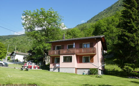 Lara: L'Eau, Bâtiment, Plante, Arbre, Fenêtre, Piscine, Design Urbain, Condominium, Loisir, Immobilier