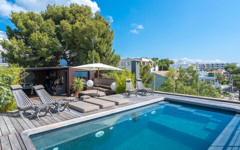 Vistamar: L'Eau, Ciel, Nuage, Plante, Propriété, Piscine, Bleu Azur, Bâtiment, Arbre, Plan D'Eau