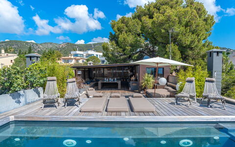 Vistamar: Nuage, L'Eau, Ciel, Propriété, Bleu, Piscine, Plante, Bleu Azur, Mobilier De Jardin, Ombre