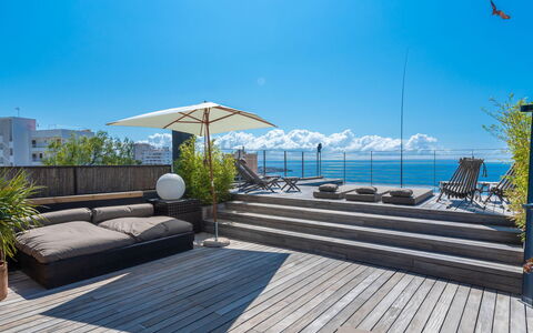 Vistamar: L'Eau, Ciel, Bleu Azur, Plante, Ombre, Mobilier De Jardin, Balancelle, Éclairage, Plan D'Eau, Piscine
