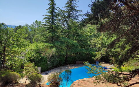 La Tourelle des Ocres: L'Eau, Bâtiment, Plante, Arbre, Fenêtre, Piscine, Design Urbain, Condominium, Loisir, Immobilier