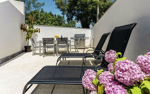 Bura: L'Eau, Bâtiment, Plante, Arbre, Fenêtre, Piscine, Design Urbain, Condominium, Loisir, Immobilier