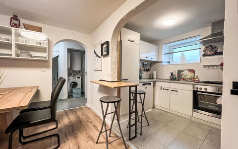 Karl 100: Cabinetry, Meubles, Table, Propriété, Comptoir, Chaise, Cuisine, Bâtiment, Bois, Cadre