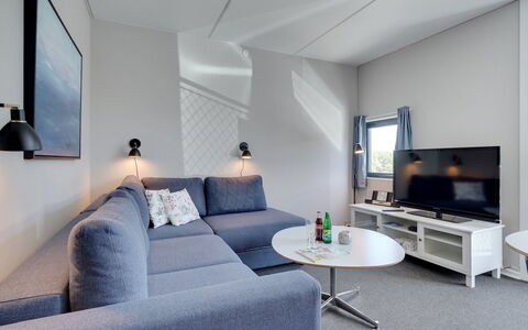Marinus - 100M from the Sea: Design Intérieur, Meubles, Sol, Canapé, Sol, Plafond, Salon, Éclairage, Pièce
