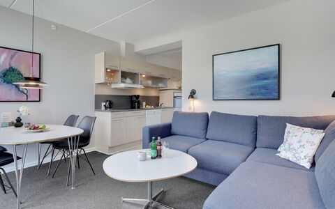 Marinus - 100M from the Sea: Meubles, Design Intérieur, Canapé, Sol, Sol, Salon, Appartement, Plafond, Table, Table Basse