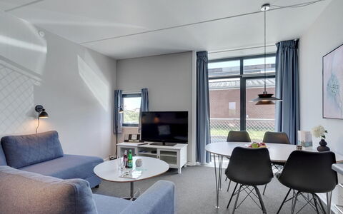 Marinus - 100M from the Sea: Meubles, Chaise, Appartement, Plafond, Table Cuisine Et Salle A Manger, Table Basse, Bureau, Aluminium, Salon, Daylighting
