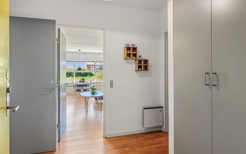 Akai - 100M from the Sea: Meubles, Design Intérieur, Sol, Bois, Sol, Plafond, Parquet, Chaise, Table, Éclairage