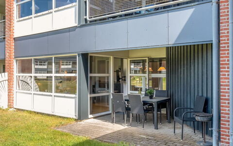 Akai - 100M from the Sea: Meubles, Design Intérieur, Sol, Bois, Sol, Plafond, Parquet, Chaise, Table, Éclairage
