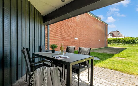 Akai - 100M from the Sea: Meubles, Design Intérieur, Sol, Bois, Sol, Plafond, Parquet, Chaise, Table, Éclairage