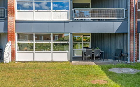 Akai - 100M from the Sea: Meubles, Design Intérieur, Sol, Bois, Sol, Plafond, Parquet, Chaise, Table, Éclairage