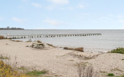 Maybrit - 50M from the Sea: Bleu, Arbuste, Chalet, Couverture De Sol, Jardin, Biens, Ombre, Aménagement Paysager, Ferme, Eco Hôtel