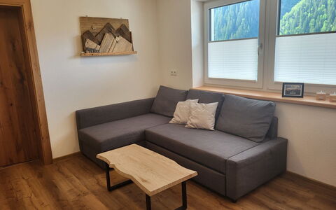Bergblick: Meubles, Bois, Rectangle, Canapé, Design Intérieur, Sol, Sol, Cadre, Table, Salon