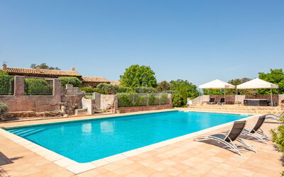 Roquebrune Sur Argens 240: L'Eau, Ciel, Plante, Piscine, Bleu Azur, Arbre, Herbe, Rectangle, Loisir, Zone Résidentielle