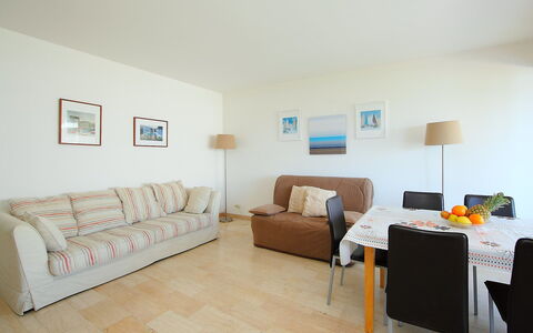 Cagnes-Sur-Mer 160: Meubles, Table, Canapé, Bois, Confort, Cadre, Rectangle, Salon, Sol, Sol