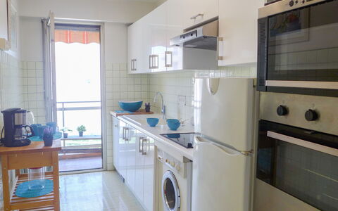Cagnes-Sur-Mer 160: Evier, Cabinetry, Comptoir, Évier, Appareil De Cuisine, Cuisinière, Cuisine, Bois, Électroménager, Gaz Poele