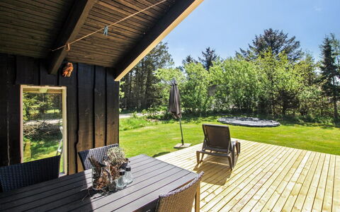 Weland - 800M from the Sea: Toit, Domicile, Porte, Chalet, Ombre, Siding, Cour, Biens, Arrière-Cour