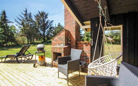 Weland - 800M from the Sea: Toit, Domicile, Porte, Chalet, Ombre, Siding, Cour, Biens, Arrière-Cour