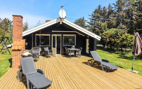 Weland - 800M from the Sea: Toit, Domicile, Porte, Chalet, Ombre, Siding, Cour, Biens, Arrière-Cour