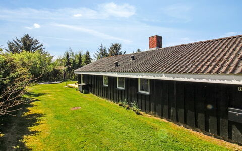 Weland - 800M from the Sea: Toit, Domicile, Porte, Chalet, Ombre, Siding, Cour, Biens, Arrière-Cour