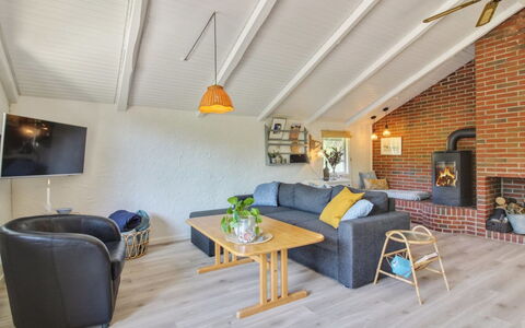 Weland - 800M from the Sea: Toit, Domicile, Porte, Chalet, Ombre, Siding, Cour, Biens, Arrière-Cour